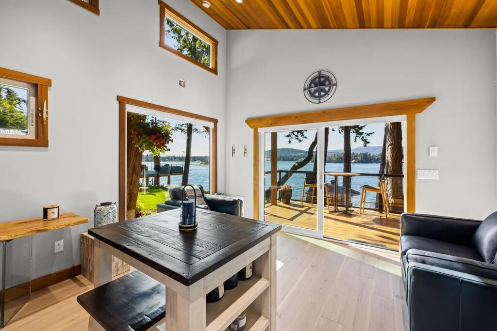 Kingfisher Manor Villa Sooke Eksteriør billede