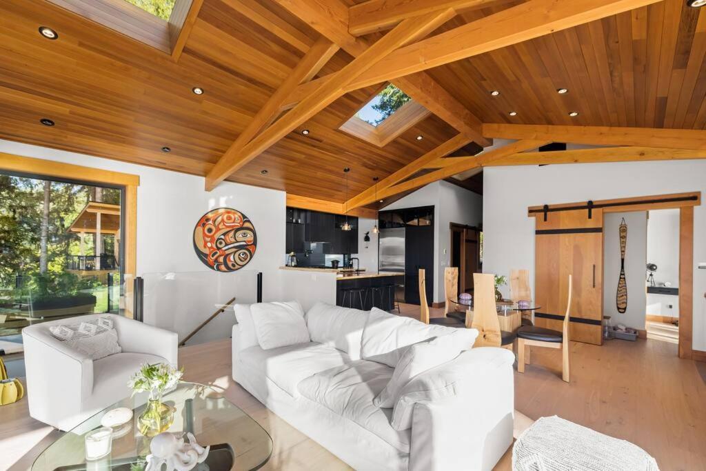 Kingfisher Manor Villa Sooke Eksteriør billede