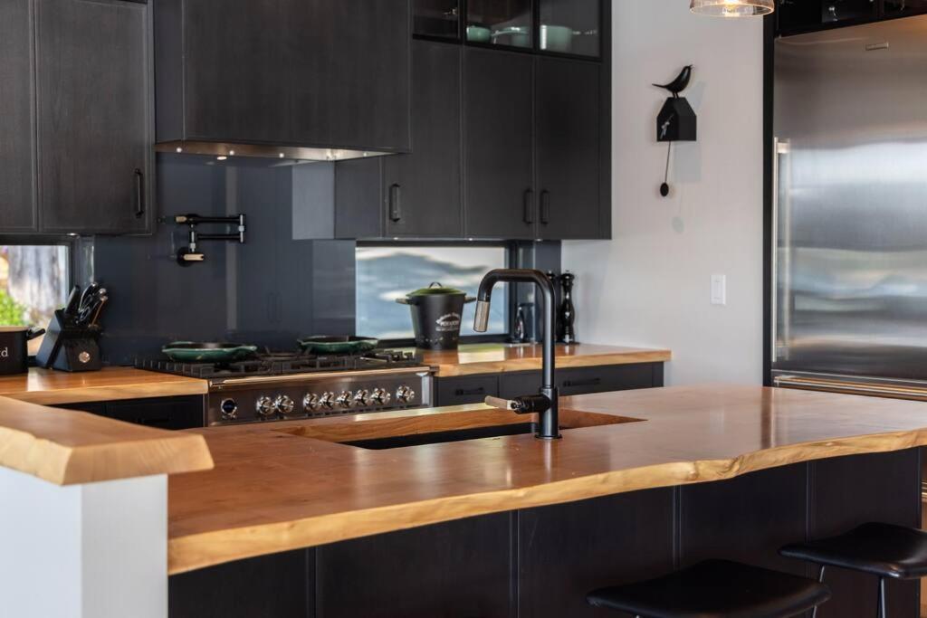 Kingfisher Manor Villa Sooke Eksteriør billede