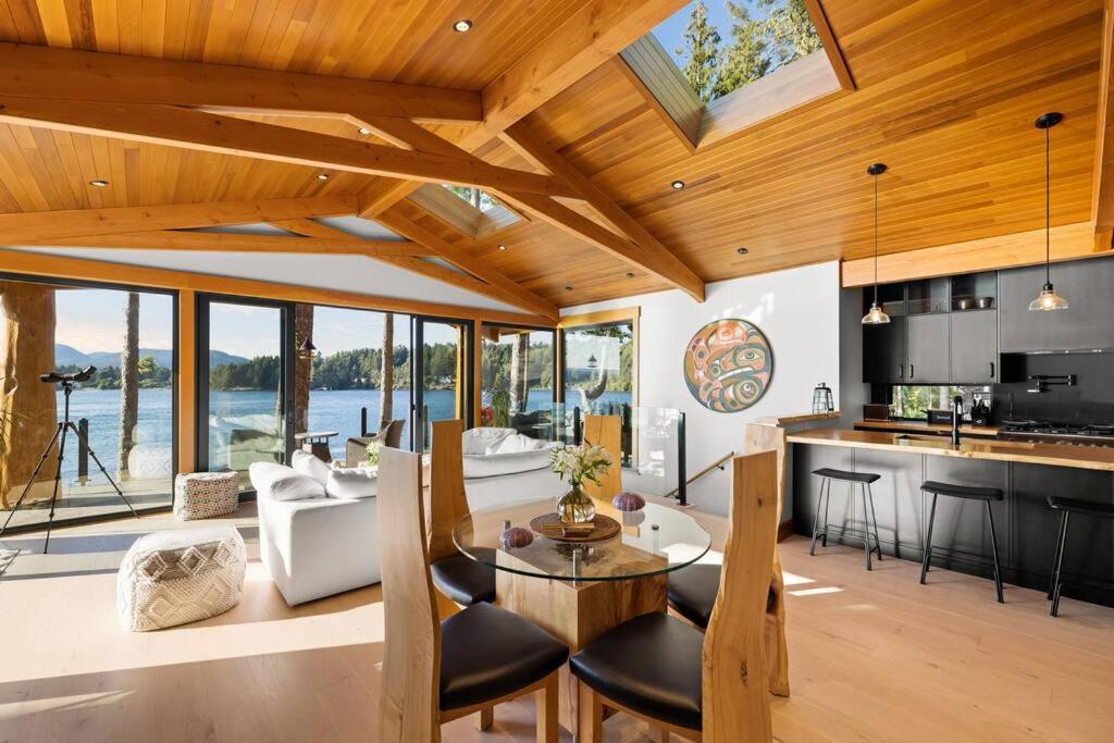 Kingfisher Manor Villa Sooke Eksteriør billede