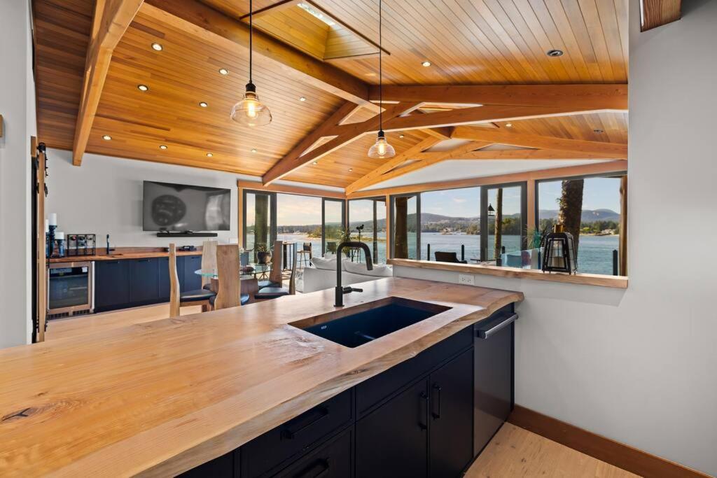Kingfisher Manor Villa Sooke Eksteriør billede